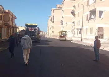 استكمال أعمال الرصف والبنية التحتية في أحياء مدينة مرسى مطروح