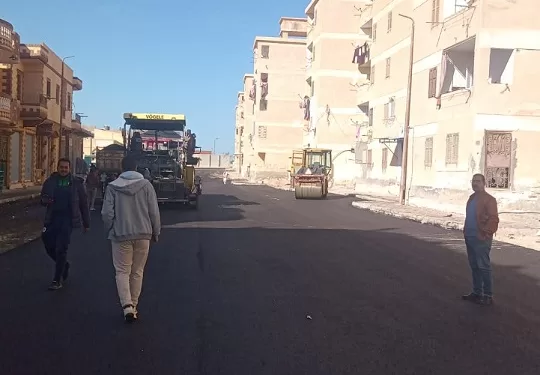 استكمال أعمال الرصف والبنية التحتية في أحياء مدينة مرسى مطروح