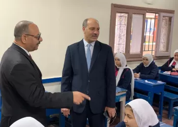 مدير تعليم الإسكندرية يتفقد لجان امتحانات النقل
