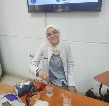 بمعامل قصر العيني.. طلاب طب القاهرة الأهلية يواصلون تدريباتهم العملية