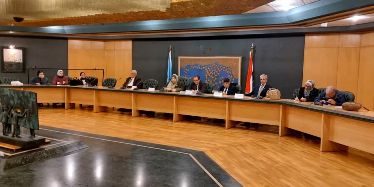 نقابة الصحفيين تفتح ملف ضريبة الكربون ومخاطر التغير المناخي على القطاعات الحيوية