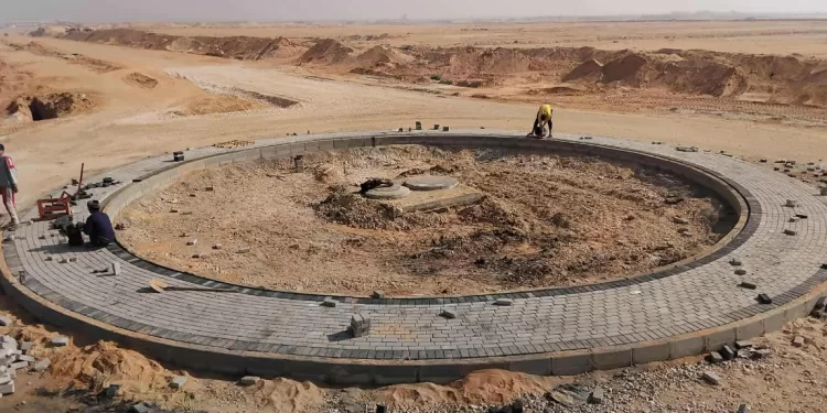 رئيس جهاز العاشر من رمضان يتابع ميدانيًا أعمال تطوير المحاور ورفع كفاءة الطرق بالمدينة