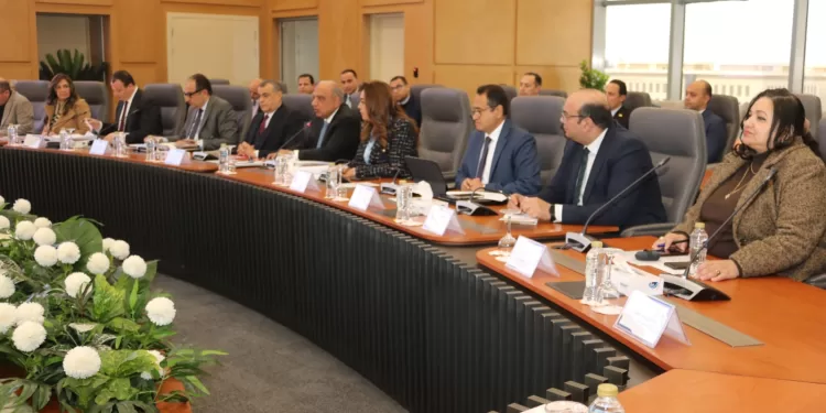 «الأعلى للطاقة» يوافق على توفير التغذية الكهربائية والغاز لمشروعات استراتيجية كبرى