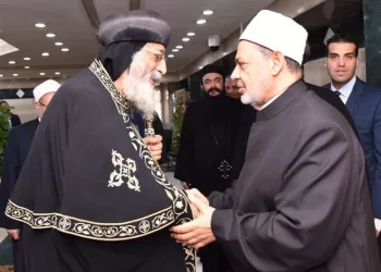 شيخ الأزهر يطمئن على صحة البابا تواضروس بعد خضوعه لعملية جراحية