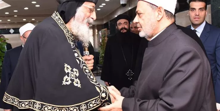 شيخ الأزهر يطمئن على صحة البابا تواضروس بعد خضوعه لعملية جراحية