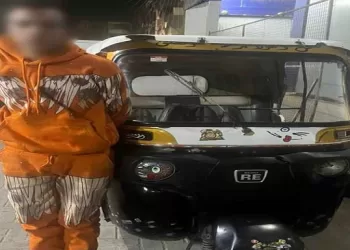 بلطجة سائق «توك توك».. اختلف مع عامل محطة وقود فأشعل النار بها