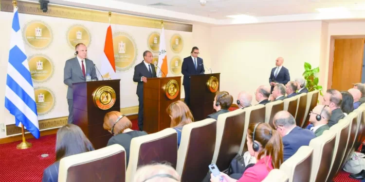 وزير الخارجية خلال لقائه بنظيريه «اليونانى والقبرصى» : إدارة مشتركة لمزيد من تعزيز أطر التعاون والتنسيق 1 - جريدة الجمهورية «عيد» يعود لدائرة الاهتمامات فى «القلعة الحمراء»