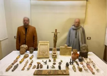 سقوط متهمين بحوزتهما 53 قطعة أثرية بالمنيا.. والآثار تؤكد: تعود للدولة القديمة