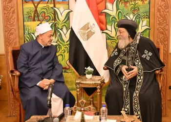 شيخ الأزهر ورئيس الوزراء وكبار المسؤولين يطمئنون هاتفيًا على صحة البابا تواضروس الثاني بعد نجاح جراحته بالنمسا