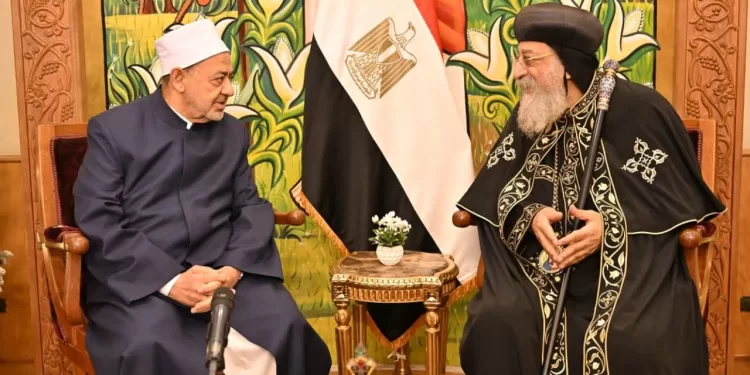 شيخ الأزهر ورئيس الوزراء وكبار المسؤولين يطمئنون هاتفيًا على صحة البابا تواضروس الثاني بعد نجاح جراحته بالنمسا