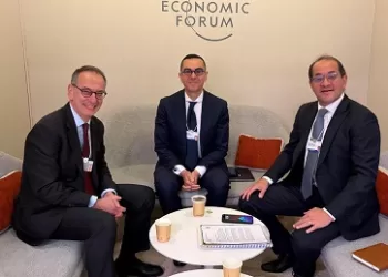 وزيرا الاستثمار والمالية يبحثان مع «الأوروبي لإعادة الإعمار» سبل تعزيز الاستثمارات ودعم القطاع الخاص