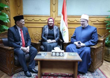 الأزهر يعتز بنموذج الطالب الماليزي «علمًا وسلوكًا».. الضويني يستقبل وزير الشؤون الدينية لولاية «صباح»