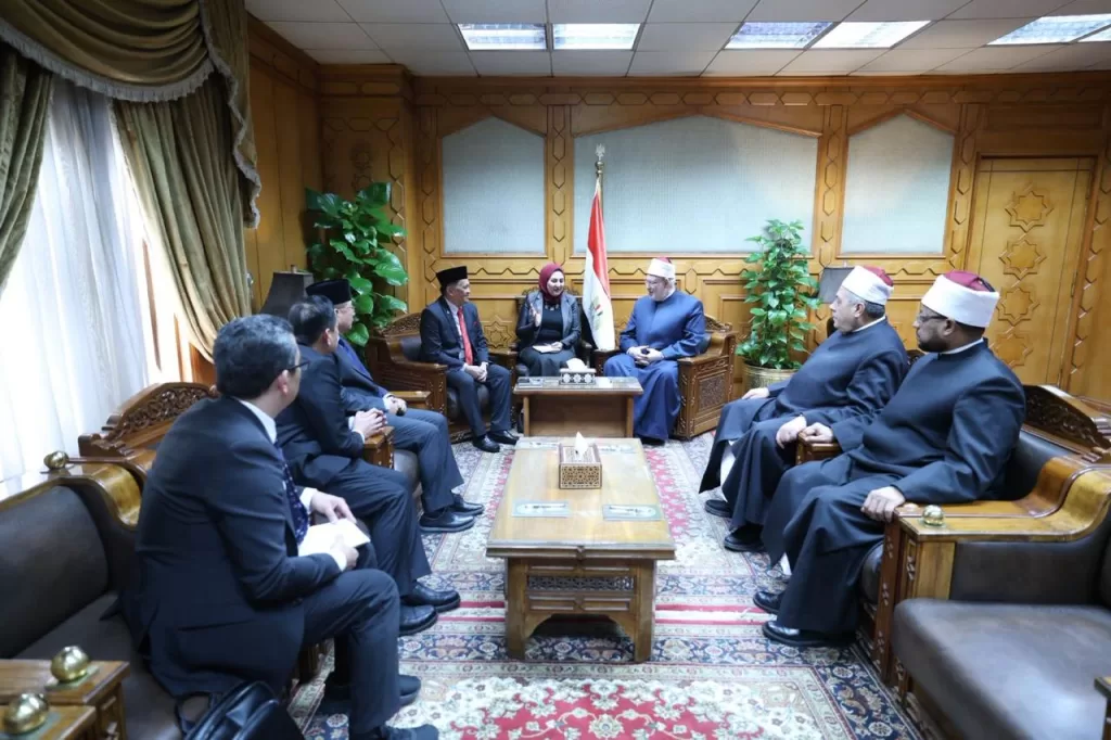 الأزهر يعتز بنموذج الطالب الماليزي «علمًا وسلوكًا».. الضويني يستقبل وزير الشؤون الدينية لولاية «صباح» 2 - جريدة الجمهورية WhatsApp Image 2026 01 21 at 5.21.20 PM - جريدة الجمهورية