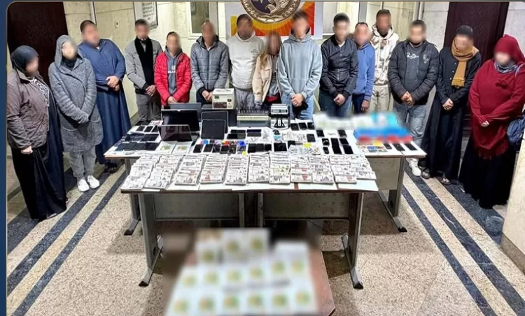 الداخلية تكشف عن عصابة دولية للنصب الإلكتروني.. يصطادون ضحاياهم بـ«فيسبوك» وينهبون أموالهم بألاعيبهم