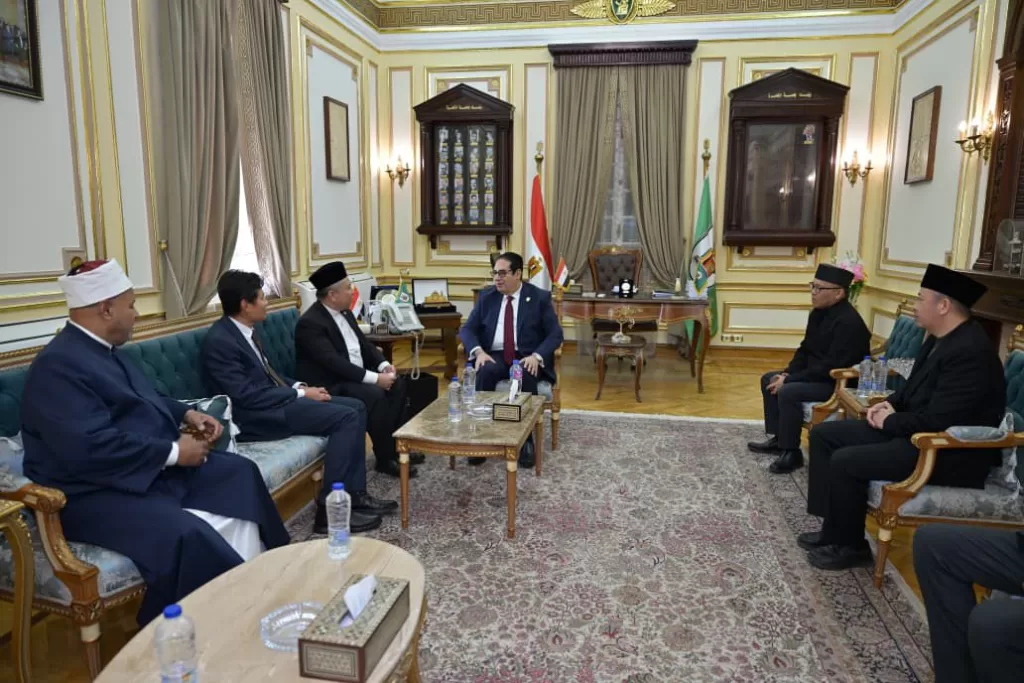 رئيس جامعة القاهرة يستقبل نظيره ببروناي لبحث سبل التعاون البحثي والعلمي 5 - جريدة الجمهورية WhatsApp Image 2026 01 22 at 1.35.36 PM - جريدة الجمهورية