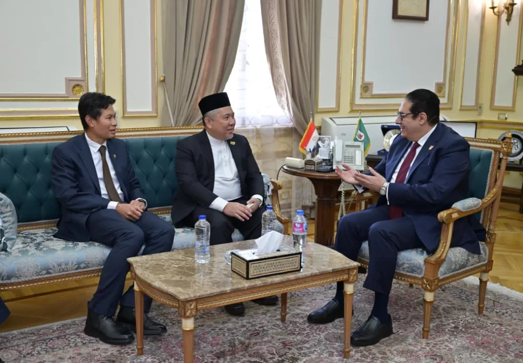 رئيس جامعة القاهرة يستقبل نظيره ببروناي لبحث سبل التعاون البحثي والعلمي 2 - جريدة الجمهورية WhatsApp Image 2026 01 22 at 1.35.37 PM - جريدة الجمهورية