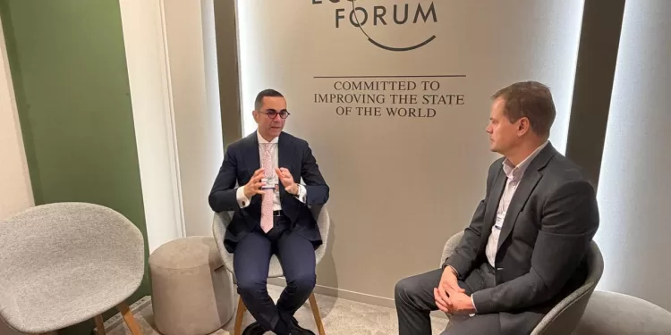 خلال مشاركته في «دافوس»: وزير الاستثمار يلتقي رئيس سلاسل الإمداد بـ«يونيليفر» العالمية لبحث خطط التوسع في مصر