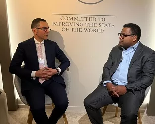 بمنتدى «دافوس».. وزير الاستثمار يبحث مع رئيس «ميريديام» العالمية فرص الاستثمار في البنية التحتية والطاقة