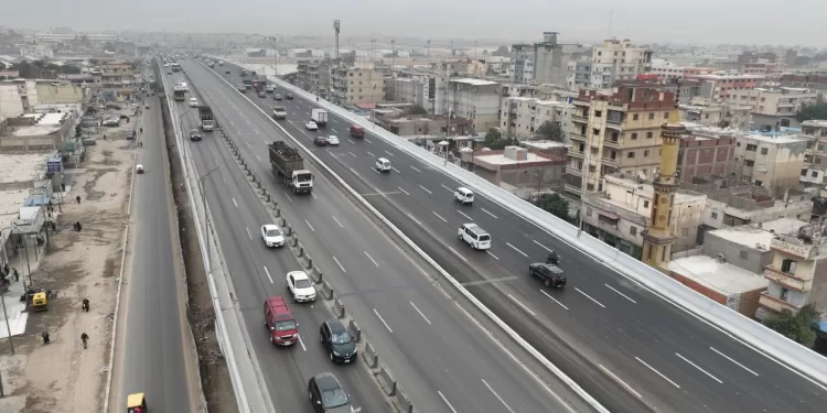 بدء التشغيل التجريبي لكوبري العامرية بعد توسعته لخدمة المرور والقطار الكهربائي السريع