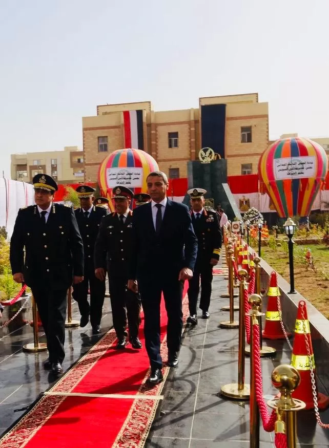 محافظ السويس وقائد الجيش الثالث يضعان أكاليل الزهور على النصب التذكاري في عيد الشرطة الـ 74 4 - جريدة الجمهورية WhatsApp Image 2026 01 24 at 6.12.17 PM 1 - جريدة الجمهورية