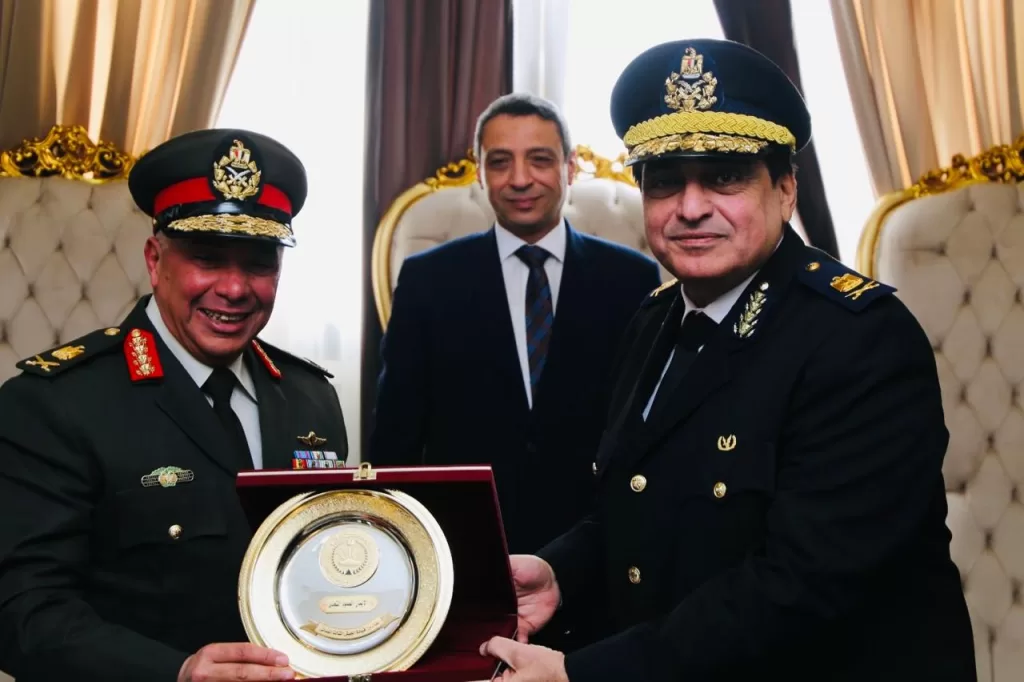 محافظ السويس وقائد الجيش الثالث يضعان أكاليل الزهور على النصب التذكاري في عيد الشرطة الـ 74 2 - جريدة الجمهورية WhatsApp Image 2026 01 24 at 6.12.17 PM - جريدة الجمهورية