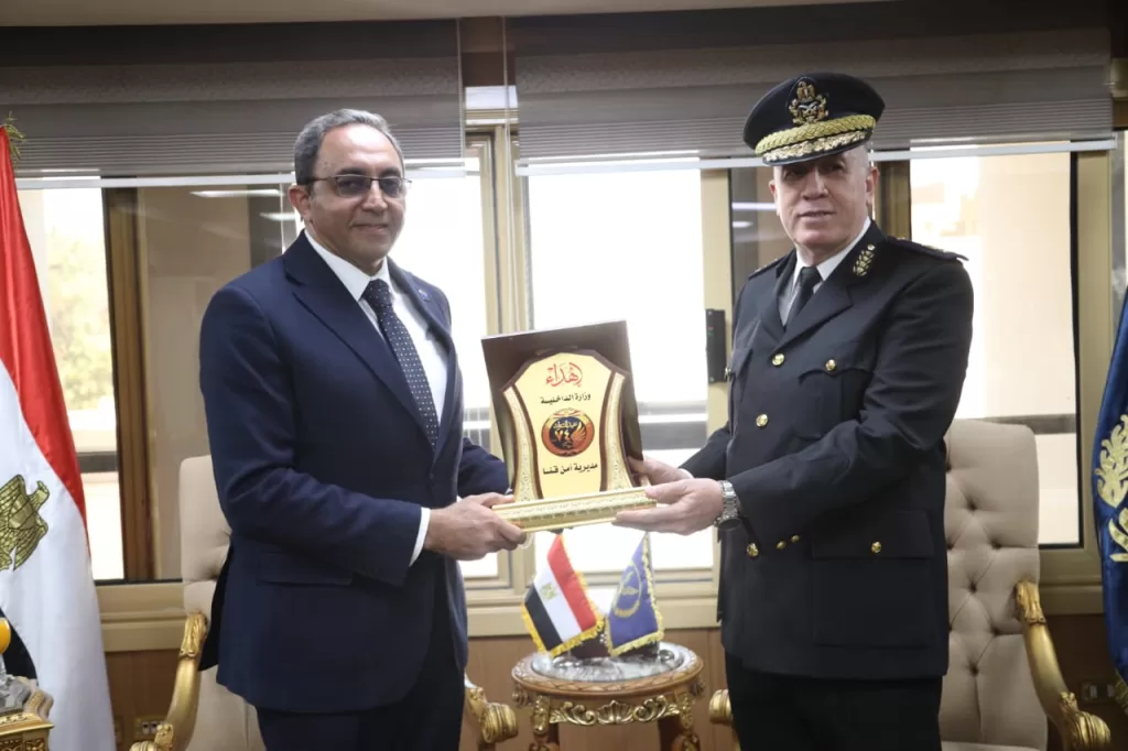 محافظ قنا ومدير الأمن يضعان إكليلاً من الزهور على النصب التذكاري لشهداء الشرطة في ذكراهم الـ74 2 - جريدة الجمهورية WhatsApp Image 2026 01 25 at 1.22.53 PM 2 - جريدة الجمهورية