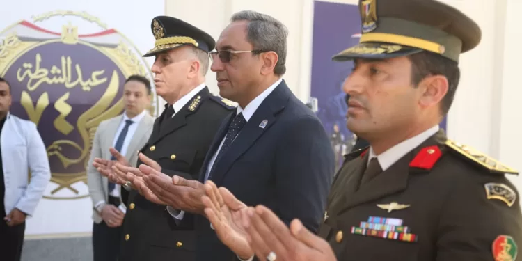 محافظ قنا ومدير الأمن يضعان إكليلاً من الزهور على النصب التذكاري لشهداء الشرطة في ذكراهم الـ74 1 - جريدة الجمهورية محافظ قنا ومدير الأمن يضعان إكليلاً من الزهور على النصب التذكاري لشهداء الشرطة في ذكراهم الـ74