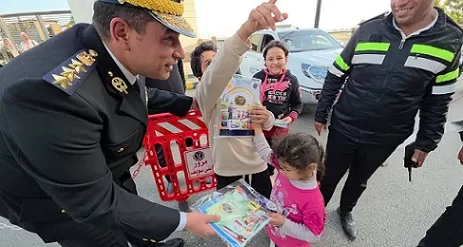 ضباط مرور بني سويف يحتفلون مع المواطنين بعيد الشرطة 1 - جريدة الجمهورية ضباط مرور بني سويف يحتفلون مع المواطنين بعيد الشرطة