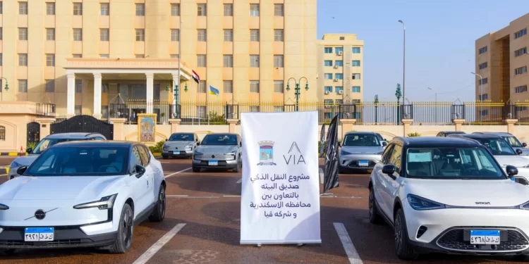 الإسكندرية تطلق التشغيل التجريبي للنقل الذكي الأخضر وتدعم المركبات الكهربائية