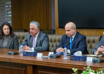 رئيس اقتصادية قناة السويس يبحث مع السفير الهولندي فرص الاستثمار في الوقود الأخضر والتنمية المستدامة 4 - جريدة الجمهورية رئيس اقتصادية قناة السويس يبحث مع السفير الهولندي فرص الاستثمار في الوقود الأخضر والتنمية المستدامة