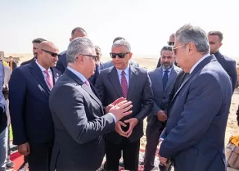 استعدادًا لافتتاحات مرتقبة.. جولة موسعة لرئيس الهيئة الاقتصادية بالمناطق الصناعية بالإسماعيلية 3 - جريدة الجمهورية وليد جمال الدين: شرق الإسماعيلية ركيزة لتنمية سيناء ونجحنا في جذب 4 مشروعات كبرى للمنطقة