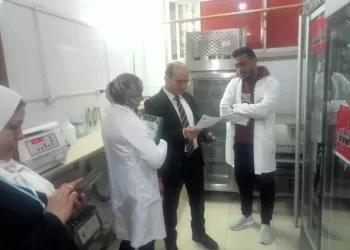 فجرًا بمستشفى طلخا.. وكيل الوزارة يرصد غيابات ونقصًا في فصائل الدم ويُحيل المقصرين للتحقيق 4 - جريدة الجمهورية فجرًا بمستشفى طلخا.. وكيل الوزارة يرصد غيابات ونقصًا في فصائل الدم ويُحيل المقصرين للتحقيق