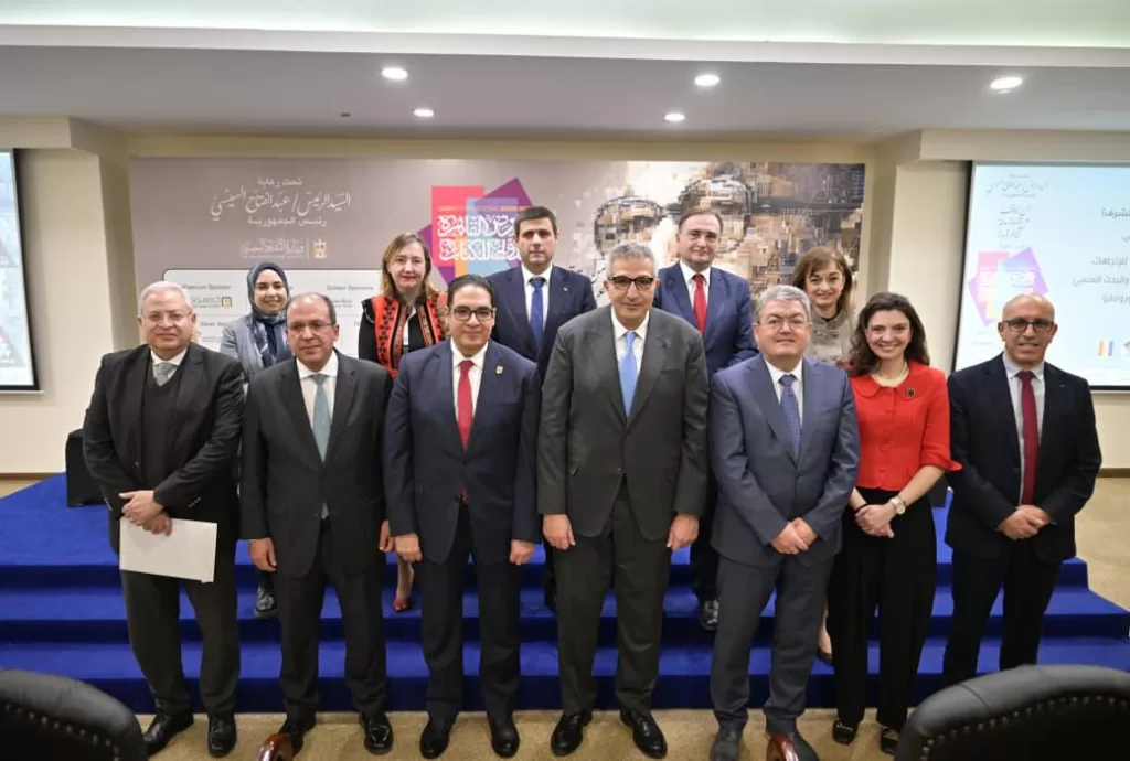 رئيس جامعة القاهرة يقود حوارًا أكاديميًا رفيع المستوى مع كبرى الجامعات الرومانية بمعرض الكتاب 7 - جريدة الجمهورية WhatsApp Image 2026 01 30 at 11.14.50 AM - جريدة الجمهورية