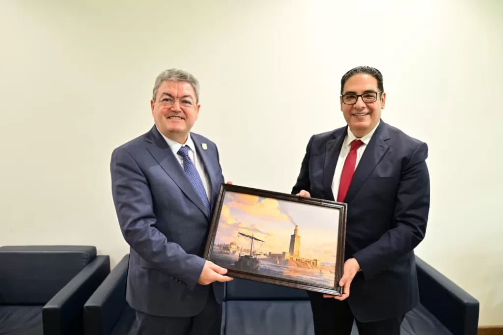 رئيس جامعة القاهرة يقود حوارًا أكاديميًا رفيع المستوى مع كبرى الجامعات الرومانية بمعرض الكتاب 4 - جريدة الجمهورية WhatsApp Image 2026 01 30 at 11.14.50 AM 2 - جريدة الجمهورية