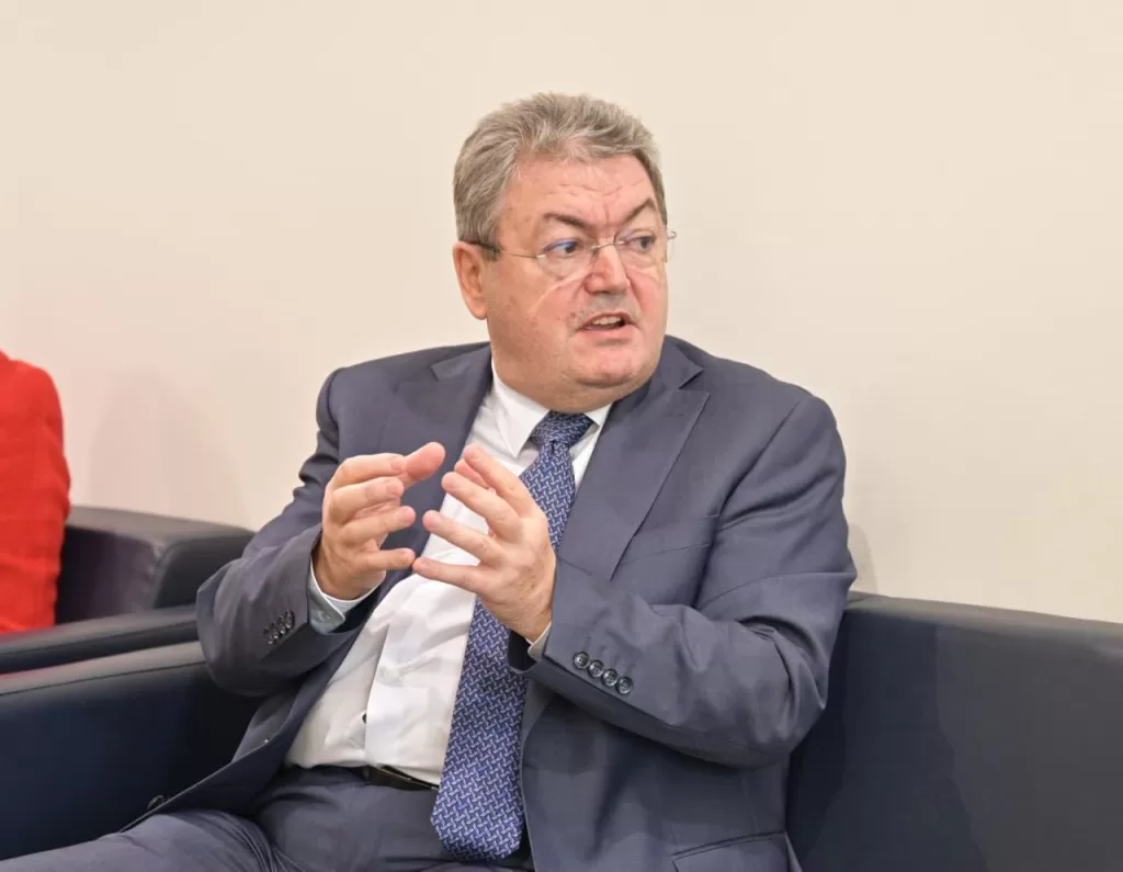 رئيس جامعة القاهرة يقود حوارًا أكاديميًا رفيع المستوى مع كبرى الجامعات الرومانية بمعرض الكتاب 5 - جريدة الجمهورية WhatsApp Image 2026 01 30 at 11.14.50 AM 3 - جريدة الجمهورية