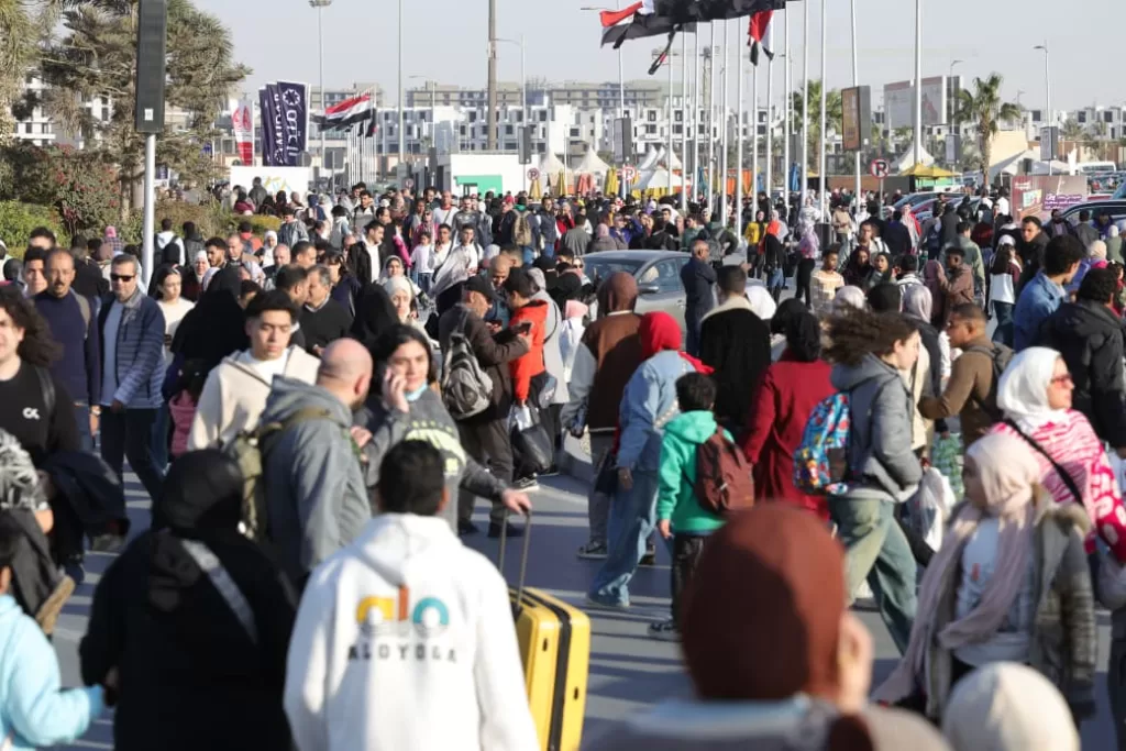 «هيئة الكتاب» تنفي شائعات إغلاق معرض القاهرة الدولي.. وتؤكد انتظام الفعاليات اليوم الجمعة 2 - جريدة الجمهورية WhatsApp Image 2026 01 30 at 12.54.47 AM - جريدة الجمهورية