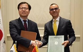 وزير الاستثمار ووزير التجارة الكوري يوقعان بياناً بشأن اتفاقية الشراكة الاقتصادية بين البلدين