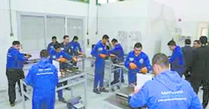 مسار مهنى جديد توفره المدارس التطبيقية: «فنى تكنولوجى».. الرهان الرابح 1 - جريدة الجمهورية مسار مهنى جديد توفره المدارس التطبيقية: «فنى تكنولوجى».. الرهان الرابح