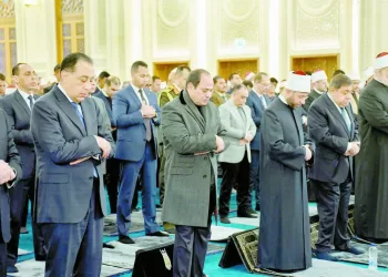 الرئيس السيسى يؤدى صلاة الفجر بمسجد «العزيز الحكيم»