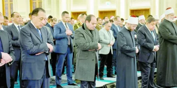 الرئيس السيسى يؤدى صلاة الفجر بمسجد «العزيز الحكيم»
