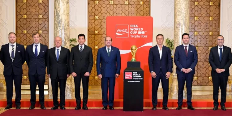 فيديو| الرئيس عبد الفتاح السيسي يستقبل وفد الاتحاد الدولي لكرة القدم «فيفا»