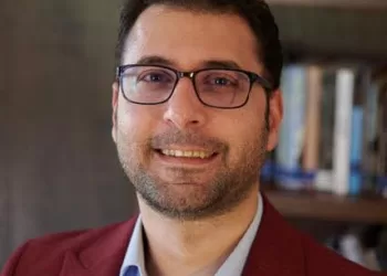   الكاتب اللبناني  ” محمد طرزي” .. صاحب جزيرة القرنفل: نجيب محفوظ يشبه مصر وحاراتها  وصعد إلى” قمة  المجد الأدبي”