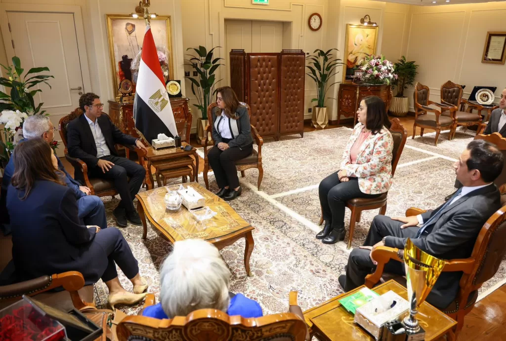 التنمية المحلية والبيئة: تحويل الأراضي الفضاء إلى متنفسات آمنة ومساحات خضراء للمواطنين 4 - جريدة الجمهورية 0000 - جريدة الجمهورية