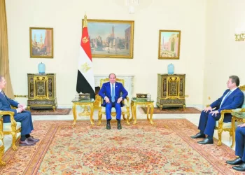 السيسى خلال استقباله رئيس جهاز الاستخبارات الخارجية بروسيا الاتحادية