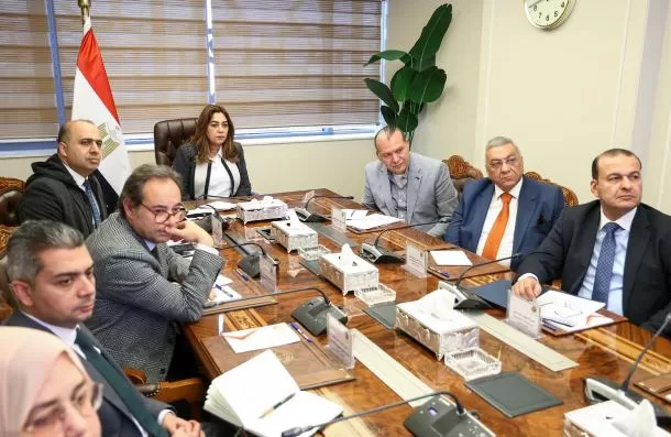 وزيرة التنمية المحلية تعقد اجتماعاً موسعاً لدمج «البُعد البيئي» في الخطط الاستثمارية للمحافظات 2 - جريدة الجمهورية 1 108 - جريدة الجمهورية