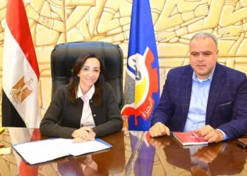 «محافظ البحيرة» تعقد اجتماعاً موسعاً مع نواب البرلمان لبحث مشروعات التنمية ومطالب المواطنين