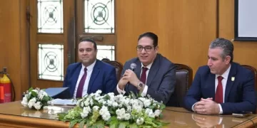 «رئيس جامعة القاهرة» يشهد ختام البرنامج التدريبي لتأهيل القيادات الإدارية