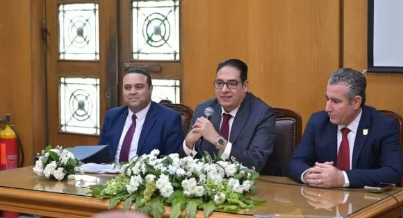 «رئيس جامعة القاهرة» يشهد ختام البرنامج التدريبي لتأهيل القيادات الإدارية 1 - جريدة الجمهورية «رئيس جامعة القاهرة» يشهد ختام البرنامج التدريبي لتأهيل القيادات الإدارية