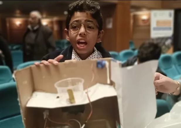 علي عبدالله.. «المخترع الصغير» يطوع التكنولوجيا لخدمة البيئة ويحلم بالدكتوراه الفخرية 2 - جريدة الجمهورية 1 162 - جريدة الجمهورية