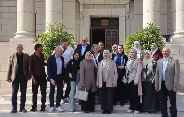 طب قصر العيني يستقبل وفداً دولياً من «سانوفي» لتعزيز التعاون في مجالات الطب المهني والبيئي